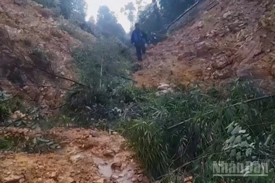 Tuyến đường huyện qua 2 xã Quang Trung và Hồng Phong, huyện Bình Gia, tỉnh Lạng Sơn bị sạt lở do mưa lớn.