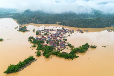 Địa bàn xã Tràng Định ngập sâu và bị cô lập do chịu ảnh hưởng của hoàn lưu bão số 11 (Ảnh: Tin tức Tràng Định). 