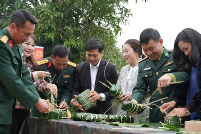 “Xuân Biên phòng ấm lòng dân bản” là chương trình an sinh xã hội giàu ý nghĩa luôn được Bộ đội Biên phòng Lạng Sơn quan tâm tổ chức mỗi dịp cận Tết.