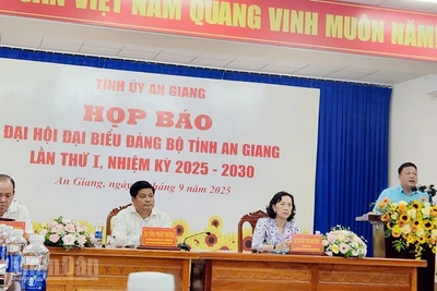 Quang cảnh buổi họp báo.