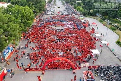 Sự kiện đi bộ "Cùng Việt Nam tiến bước" tại điểm chính của tỉnh Lạng Sơn được tổ chức khu vực đường Hùng Vương, phường Lương Văn Tri.