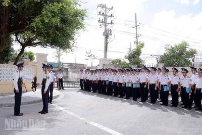 Bộ Tư lệnh Vùng Cảnh sát biển 4 tập huấn đóng quân canh phòng.