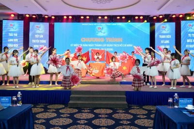 Tiết mục văn nghệ chào mừng kỷ niệm 95 năm Ngày thành lập Đoàn Thanh niên Cộng sản Hồ Chí Minh.
