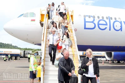 Khách du lịch đến Phú Quốc.