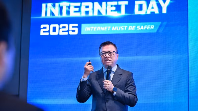 Đồng chí Lê Quốc Minh, Tổng Biên tập Báo Nhân Dân trình bày nội dung về “Báo chí và niềm tin công chúng”. (Ảnh: TRẦN THÀNH ĐẠT)