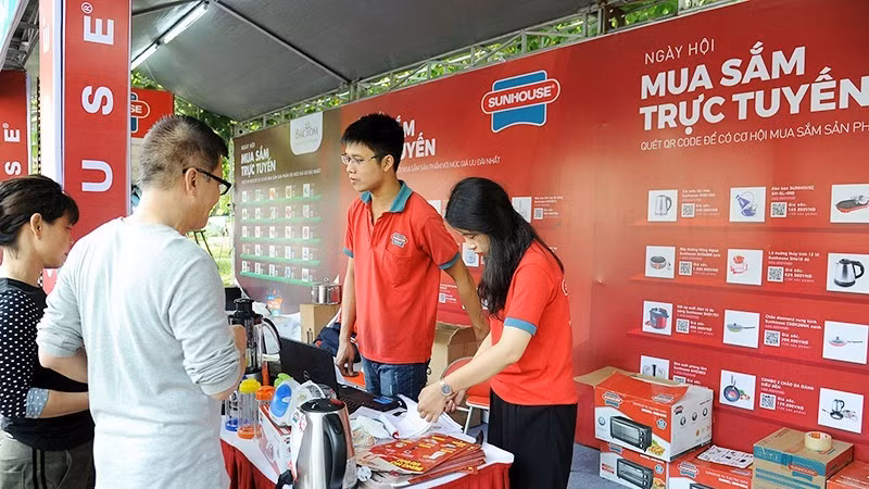 Cần tăng cường các biện pháp bảo vệ thông tin cá nhân trên nền tảng thương mại điện tử. Ảnh: AN KHÁNH