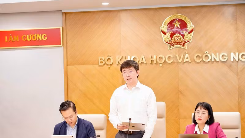 Thứ trưởng Khoa học và Công nghệ Bùi Hoàng Phương phát biểu tại họp báo. (Ảnh: TL)