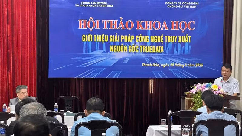 Ông Nguyễn Mạnh Hợp, Giám đốc Trung tâm Kỹ thuật tiêu chuẩn đo lường chất lượng và ứng dụng, chuyển giao khoa học công nghệ tỉnh Thanh Hóa phát biểu tại hội thảo.