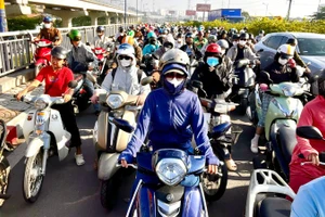 Hoạt động giao thông đường bộ được xác định là nguyên nhân lớn nhất gây ra tình trạng ô nhiễm không khí. 