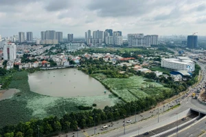 Doanh nghiệp vẫn phải chờ đợi khi nhiều khu đất vẫn chưa xác định được thời điểm, mức giá tính tiền sử dụng đất. 