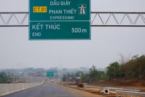 Đến nay, công trình kiểm soát tải trọng xe của một số dự án thành phần đường cao tốc bắc-nam vẫn chưa hoạt động.