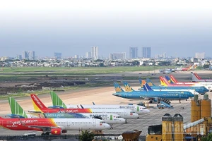 Hiện tại, Việt Nam chưa có hãng hàng không nào mở đường bay đến, hoặc bay qua không phận Venezuela.