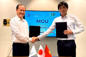 Đại diện lãnh đạo hai Tập đoàn tại lễ ký kết. (Ảnh: Việt Sin)