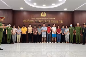 Các bị can tại cơ quan chức năng. (Ảnh: Công an cung cấp)