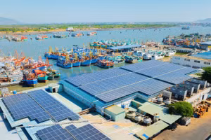 Điện mặt trời mái nhà là một trong các giải pháp hiệu quả trong sử dụng hiệu quả điện tại các cơ sở, hộ gia đình. 