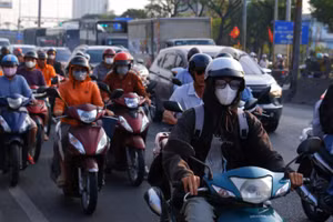 Người dân lưu thông hướng về các tỉnh miền Tây trong dịp nghỉ lễ. (Ảnh: TUẤN KIỆT)