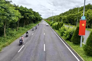 Đường Rừng Sác nối trung tâm Thành phố Hồ Chí Minh đến khu vực Cần Giờ. (Ảnh: ANH TÚ)