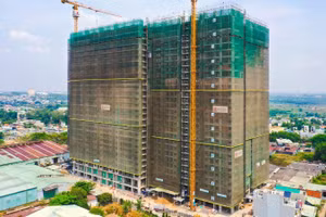 Một dự án nhà ở thương mại đang triển khai tại khu vực Đông Bắc Thành phố Hồ Chí Minh. 