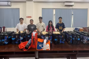 Các đối tượng (từ trái qua): Huỳnh Đức Huy, Huỳnh Anh Thư, Lưu Văn Hạnh, Đoàn Phan Thanh Duy, Đoàn Phan Thanh Huy. (Ảnh: Công an cung cấp)