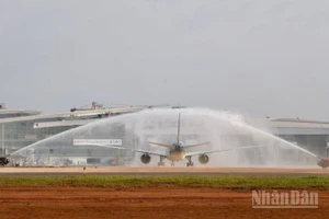 Chiều 15/12, Cảng Hàng không quốc tế Long Thành đã chính thức đón tàu bay thương mại đầu tiên hạ cánh do Vietnam Airlines thực hiện.