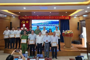 Sở Nông nghiệp và Môi trường Thành phố Hồ Chí Minh khen thưởng các đơn vị hoàn thành xuất sắc nhiệm vụ trong công tác IUU.