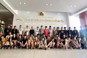 Các đối tượng tại cơ quan chức năng.