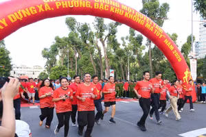 Đông đảo cán bộ, nhân dân TP Hồ Chí Minh tham gia chạy bộ hưởng ứng Tháng hành động phòng, chống ma túy trên địa bàn với chủ đề: “Chung một quyết tâm xây dựng xã, phường, đặc khu không ma túy”.