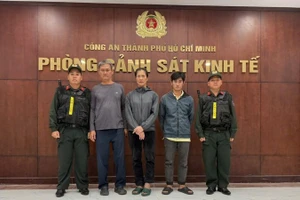 Các đối tượng tại cơ quan chức năng. (Ảnh: Công an cung cấp)