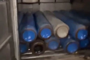 Các bình khí cười được vận chuyển đến các tỉnh để tiêu thụ.