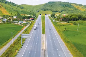 Một đoạn tuyến đường cao tốc bắc-nam phía đông.