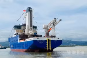 Công ty Đóng tàu Hạ Long hạ thủy thành công tàu dịch vụ vận hành và bảo dưỡng điện gió ngoài khơi CSOV 9020.