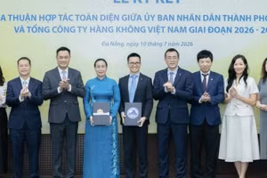 Vietnam Airlines và Đà Nẵng tiếp tục phối hợp trong các lĩnh vực hàng không, du lịch, thương mại và đầu tư, đồng thời tăng kết nối và quảng bá hình ảnh thành phố trên thị trường trong nước và quốc tế.