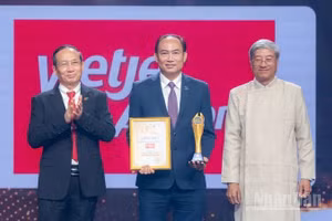 Đại diện Vietjet nhận giải thưởng “Dấu ấn Thương hiệu Việt hướng tới tăng trưởng xanh” tại Lễ vinh danh Made by Vietnam 2026 - Dấu ấn Thương hiệu Việt.