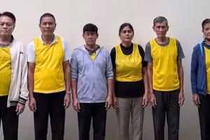 Các đối tượng tại cơ quan chức năng. (Ảnh: Công an cung cấp)