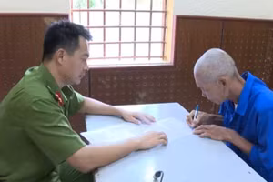 Cơ quan chức năng làm việc với một đối tượng trong đường dây. 