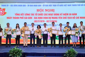 Các tập thể được khen thưởng trong chuỗi hoạt động kỷ niệm 50 năm Ngày Thành phố Sài Gòn-Gia Định vinh dự mang tên Chủ tịch Hồ Chí Minh.