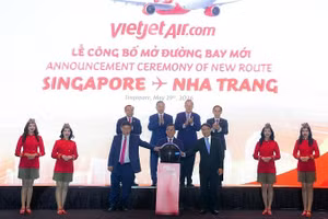 Trước sự chứng kiến của Tổng Bí thư, Chủ tịch nước Tô Lâm cùng lãnh đạo cấp cao Việt Nam và Singapore, Vietjet chính thức công bố đường bay thẳng kết nối Nha Trang với Singapore.