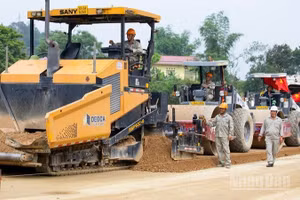 Lực lượng thi công hai tuyến cao tốc qua Cao Bằng và Lạng Sơn đang tận dụng tối đa điều kiện thời tiết, tranh thủ thi công hoàn thành dự án.