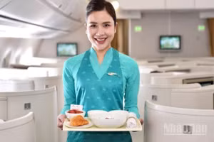 Trong mùa hè năm nay, Vietnam Airlines phục vụ vải trứng Hưng Yên trên các chuyến bay từ ngày 23/5 đến 31/5 và mận hậu Sơn La từ ngày 16/6 đến 22/6.