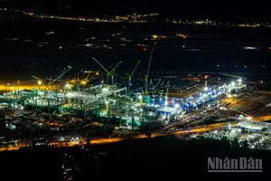 Nhịp độ thi công bất kể ngày đêm tại những đại công trường APEC 2027 đang biến Phú Quốc trở thành “thành phố ánh sáng”.