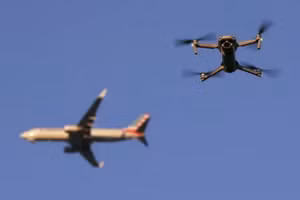 Trưa hôm nay 6/6, một thiết bị UAV bất ngờ xuất hiện gần khu vực Cảng Hàng không quốc tế Nội Bài khiến nhiều chuyến bay bị ảnh hưởng. (Ảnh minh hoạ).