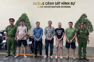 Các đối tượng tại cơ quan chức năng. (Ảnh: Công an cung cấp)