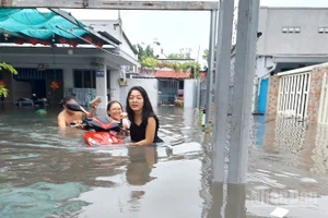 Ngập lụt khiến đời sống dân sinh bị tác động rất lớn. 