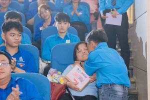 Tình mẫu tử luôn là điều thiêng liêng, quý giá với mỗi gia đình. 