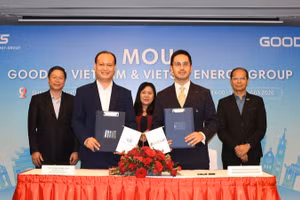 Đại diện Vietsin Energy Group và GoodWe Việt Nam ký kết hợp tác chiến lược về năng lượng tái tạo.