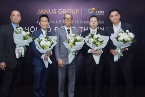 Ban Hội đồng quản trị mới của Janus Group.