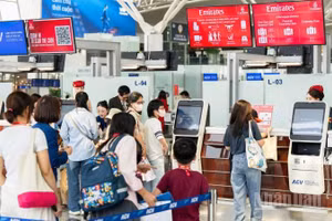 Nhân viên Cảng Hàng không quốc tế Nội Bài đã phối hợp nhịp nhàng, dành riêng cho những hành khách "đặc biệt" một trải nghiệm bay thú vị với nhịp độ chậm hơn, đầy kiên nhẫn.