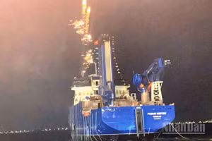 Công ty đóng tàu Hạ Long (đơn vị thành viên của Tổng công ty Công nghiệp tàu thủy-SBIC) hạ thủy thành công tàu dịch vụ điện gió ngoài khơi CSOV 9020-YN552211 vào lúc 19 giờ 15 phút ngày 8/4.