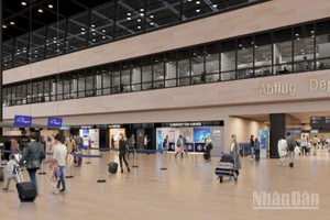 Khu vực làm thủ tục tại sân bay Frankfurt (Liên bang Đức)