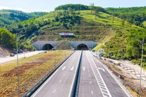 Hầm đường bộ Bình Đê, công trình hầm cấp đặc biệt, có quy mô lớn nhất trên tuyến cao tốc bắc-nam giai đoạn II (2021-2025) dài 3.200m, đoạn Quảng Ngãi-Hoài Nhơn.